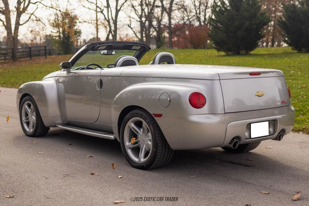 2005 Chevrolet SSR - Image 6 of 12