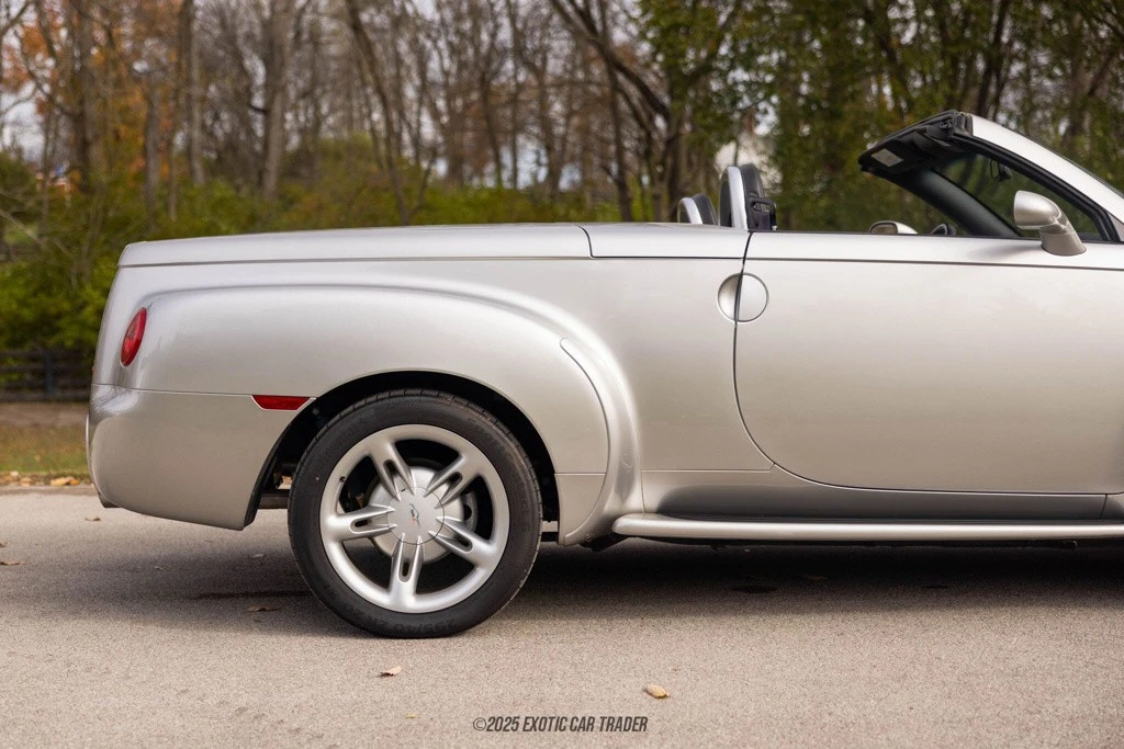 2005 Chevrolet SSR - Image 10 of 12