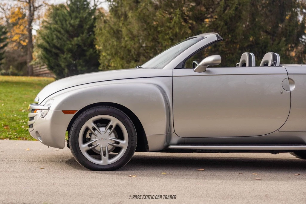 2005 Chevrolet SSR - Image 4 of 12