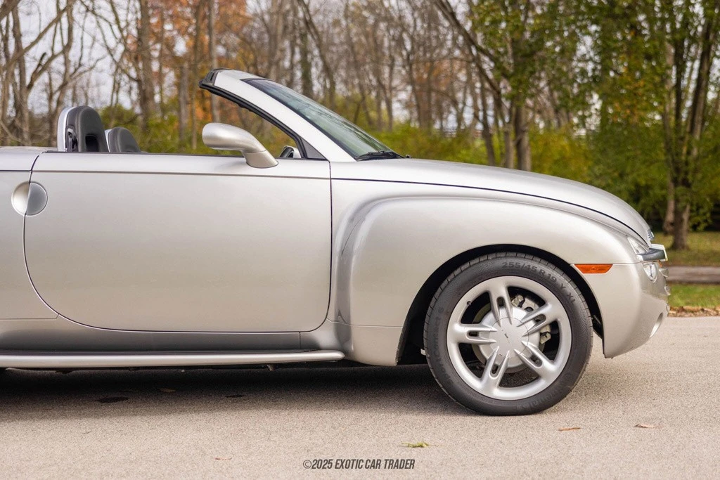 2005 Chevrolet SSR - Image 11 of 12