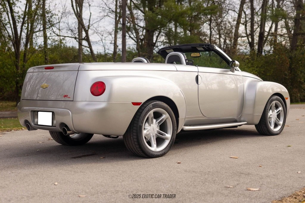 2005 Chevrolet SSR - Image 8 of 12