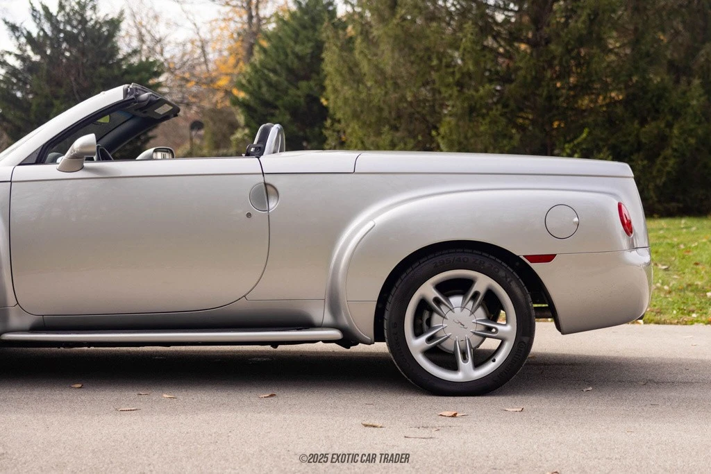 2005 Chevrolet SSR - Image 5 of 12