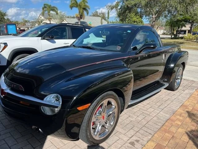 2005 Chevrolet SSR - Image 3 of 12