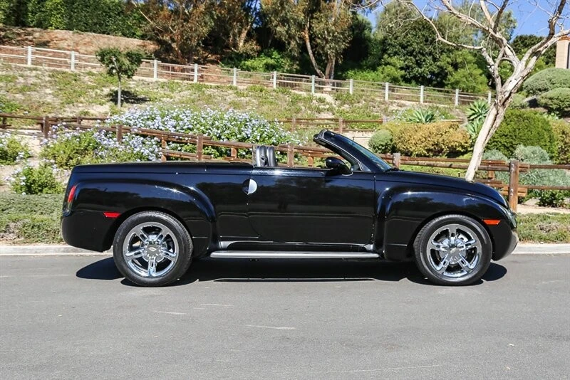 2005 Chevrolet SSR - Image 8 of 21