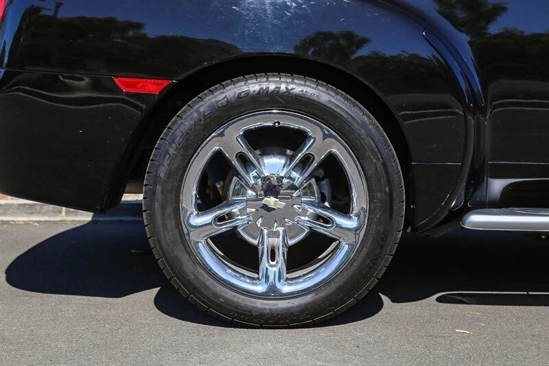 2005 Chevrolet SSR - Image 14 of 21