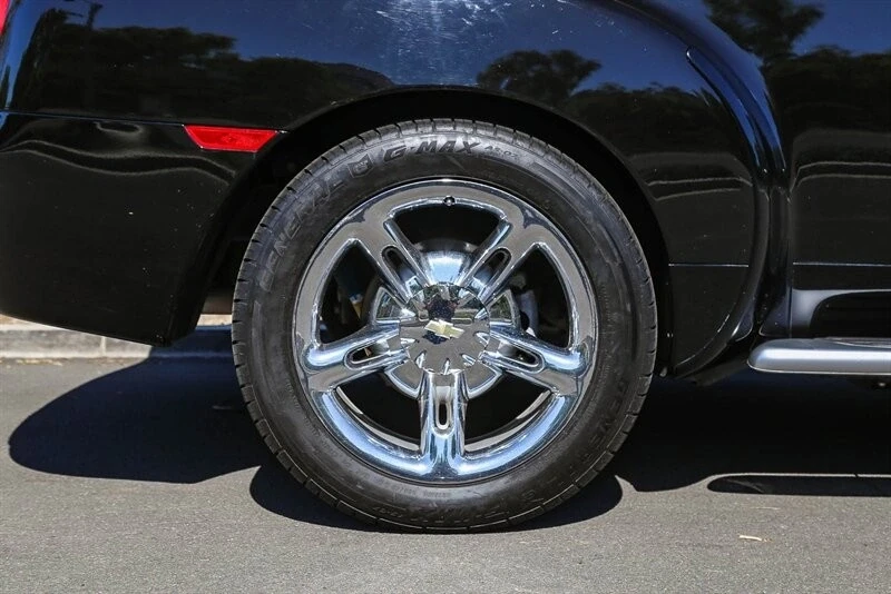 2005 Chevrolet SSR - Image 13 of 21