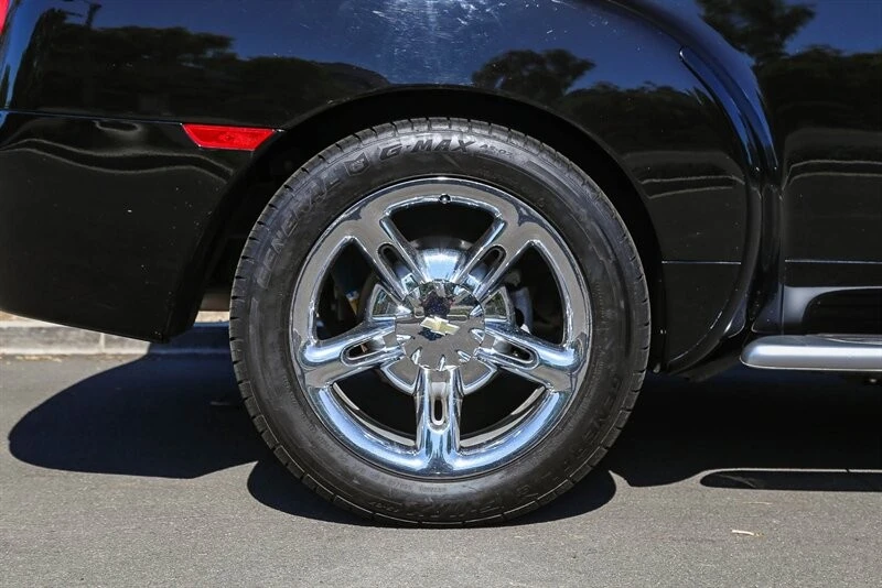 2005 Chevrolet SSR - Image 14 of 21