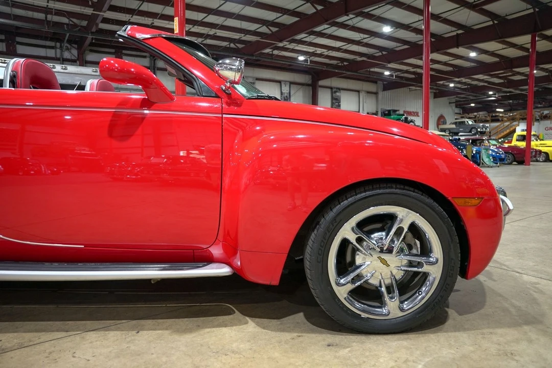 2005 Chevrolet SSR - Image 11 of 12