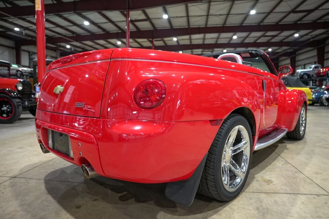 2005 Chevrolet SSR - Image 8 of 12