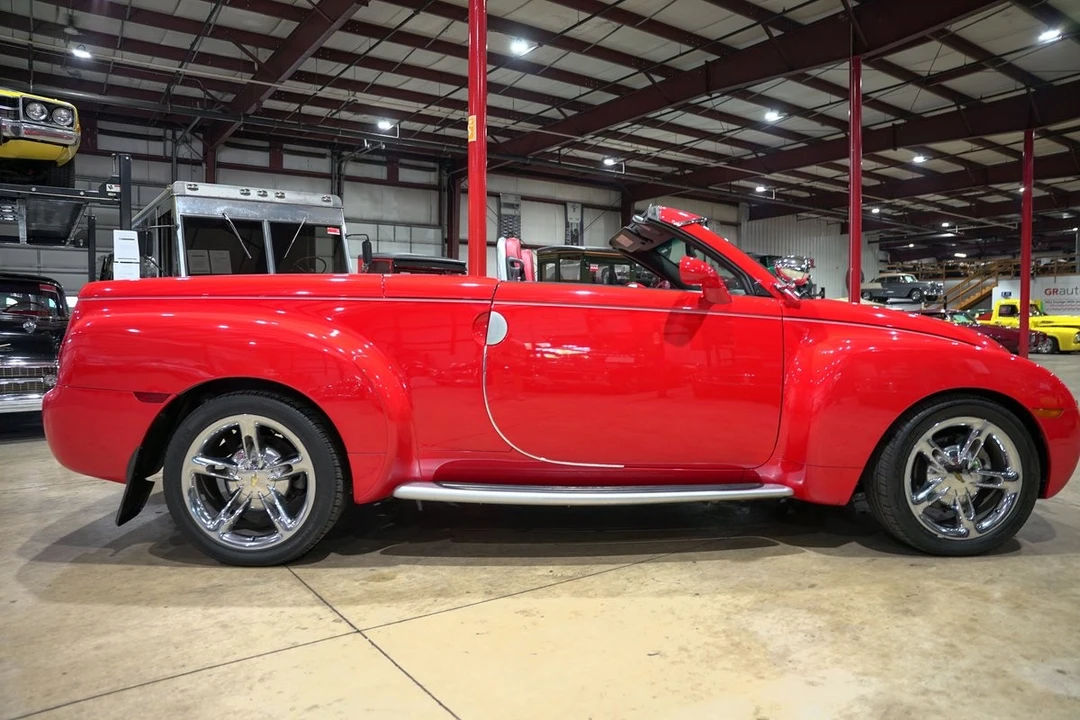 2005 Chevrolet SSR - Image 10 of 12