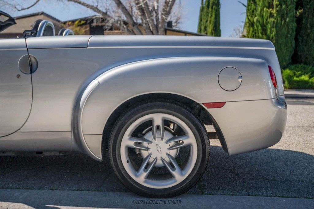 2005 Chevrolet SSR - Image 5 of 12