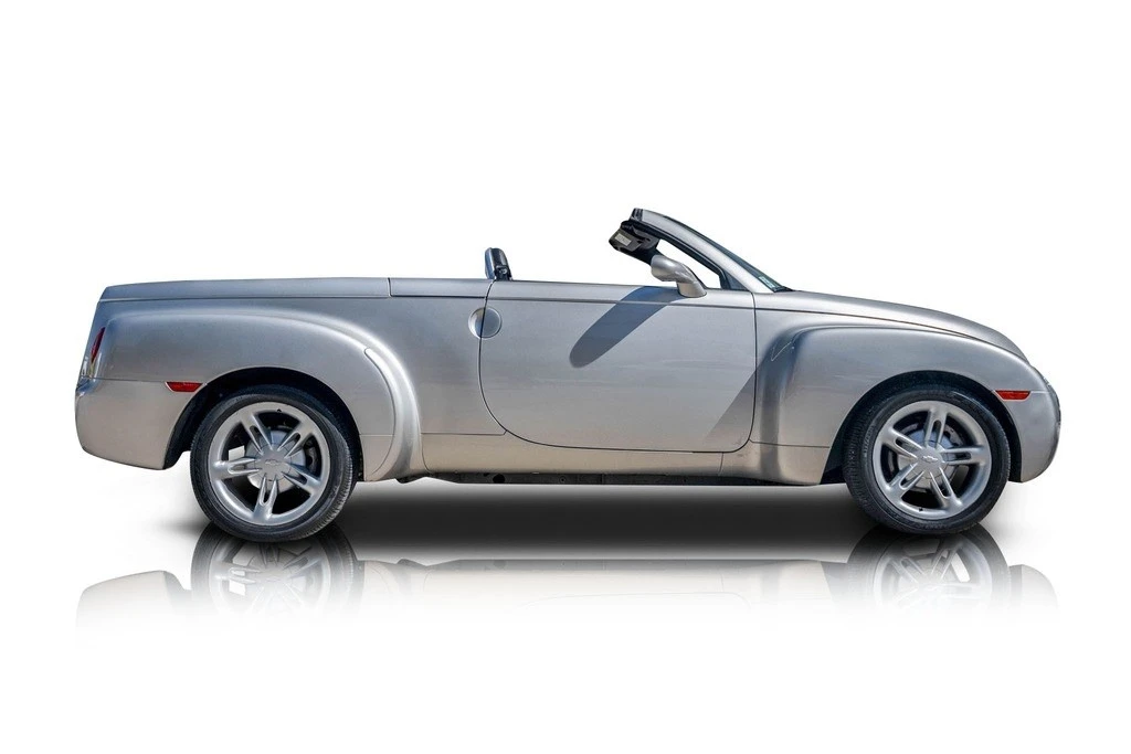 2005 Chevrolet SSR - Image 2 of 12