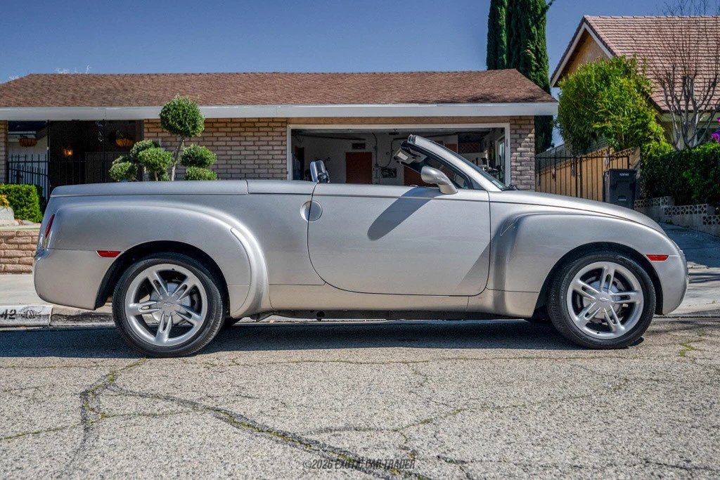 2005 Chevrolet SSR - Image 9 of 12