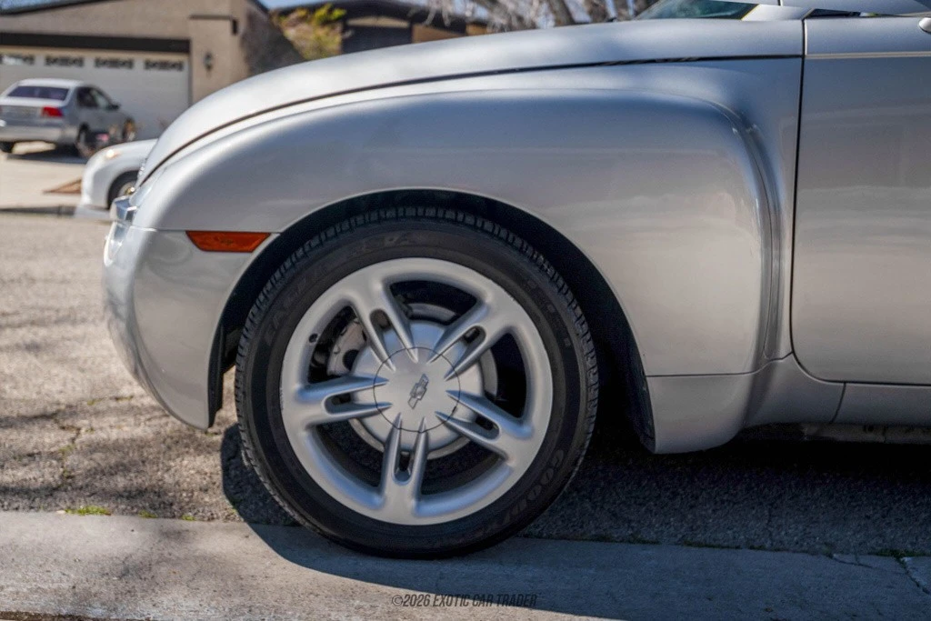2005 Chevrolet SSR - Image 4 of 12