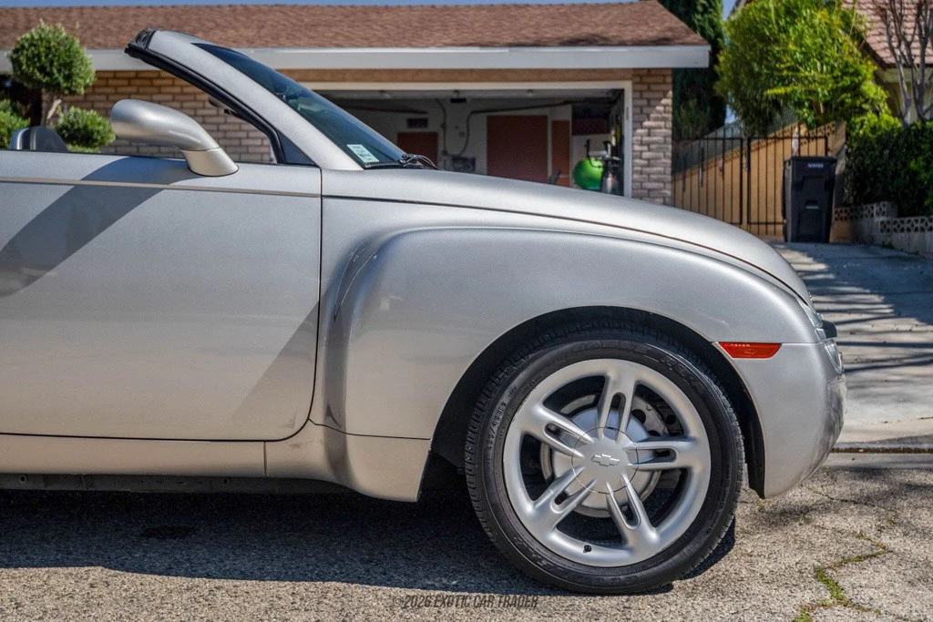 2005 Chevrolet SSR - Image 11 of 12