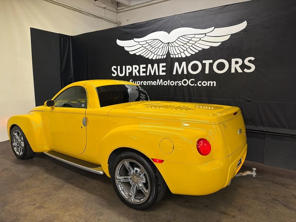 2005 Chevrolet SSR - Image 8 of 21