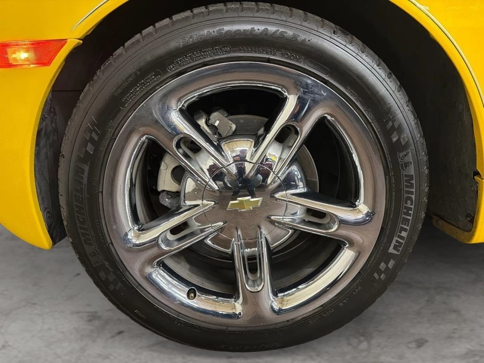 2005 Chevrolet SSR - Image 14 of 21