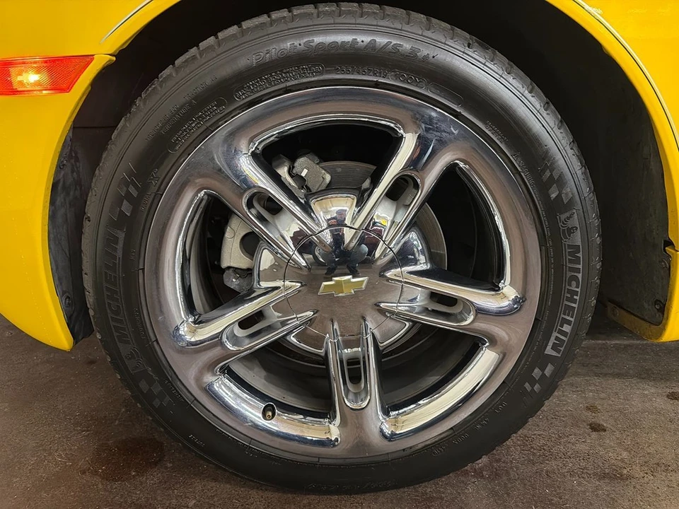 2005 Chevrolet SSR - Image 14 of 21