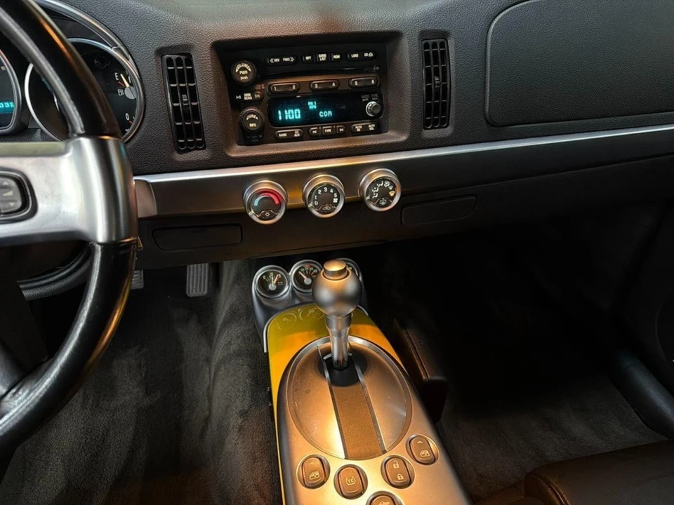 2005 Chevrolet SSR - Image 11 of 24