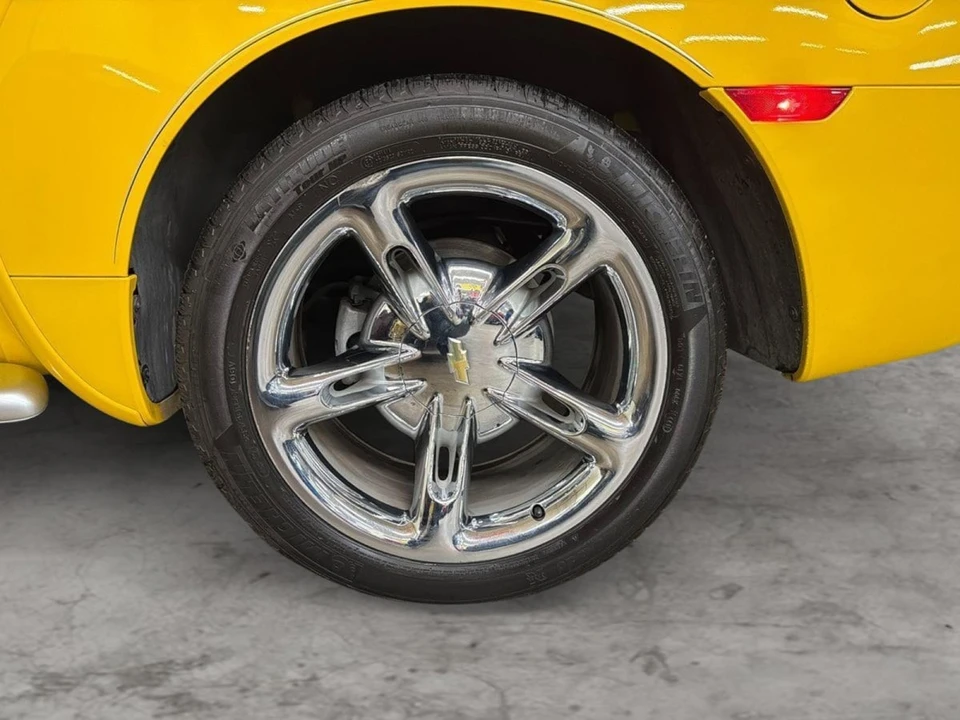 2005 Chevrolet SSR - Image 15 of 24