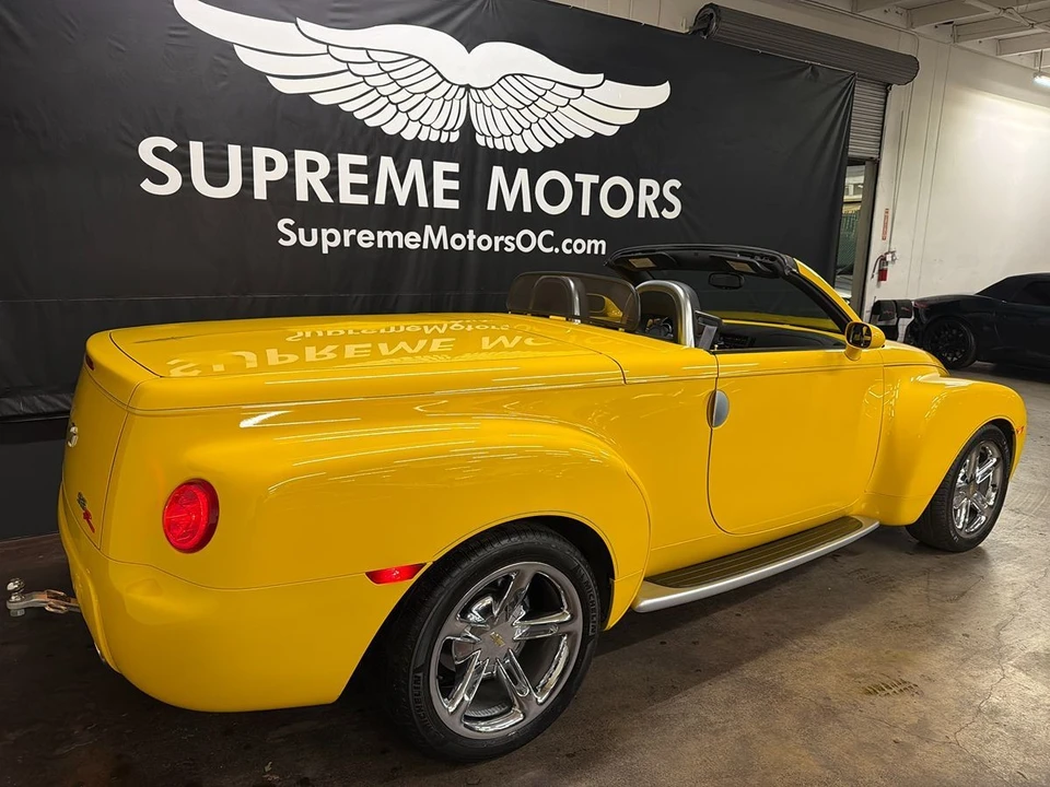 2005 Chevrolet SSR - Image 2 of 21