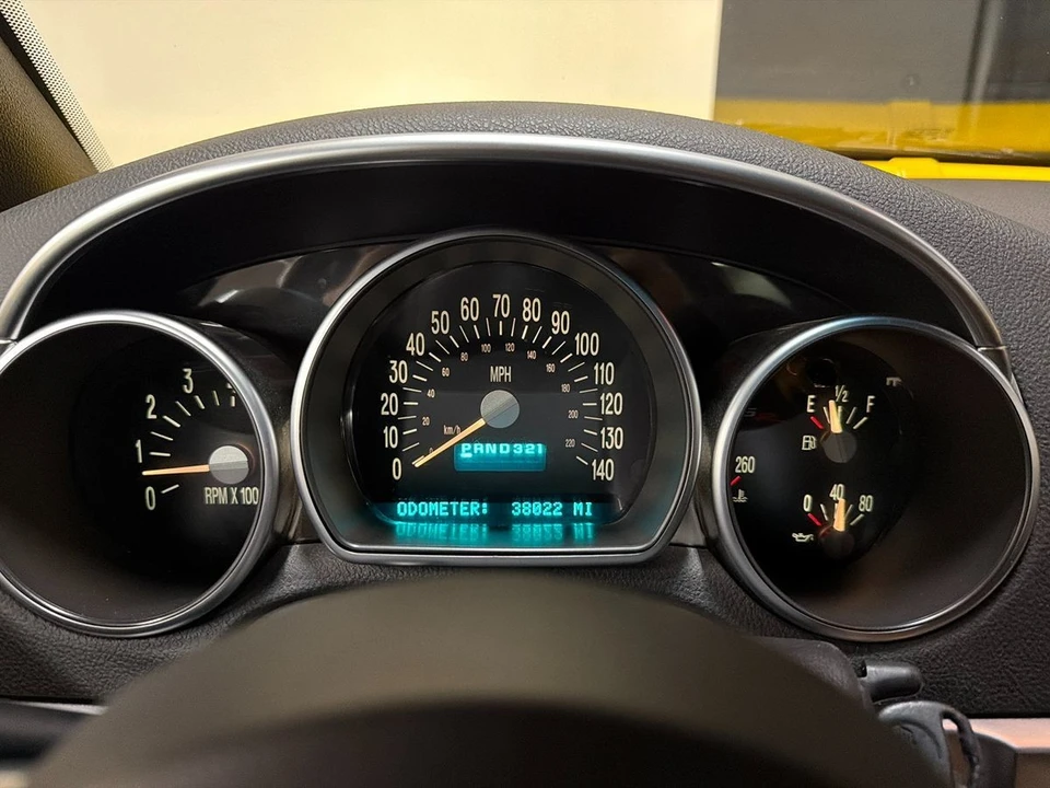 2005 Chevrolet SSR - Image 10 of 21