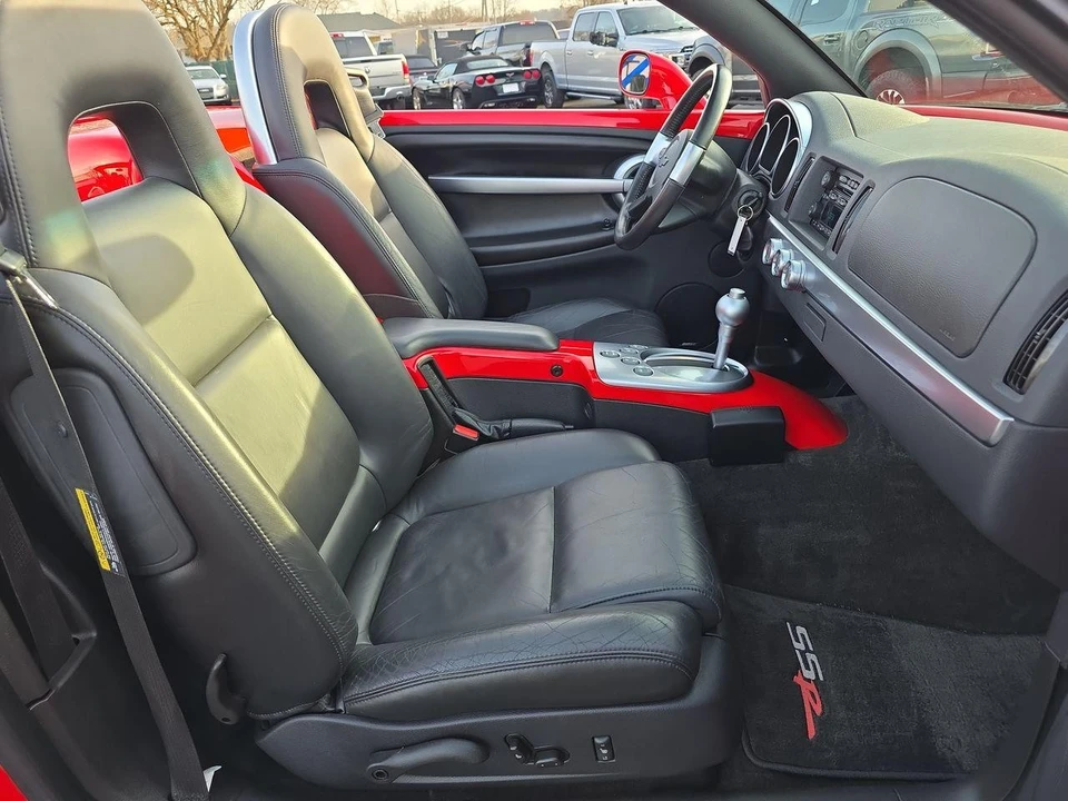 2005 Chevrolet SSR - Image 8 of 12