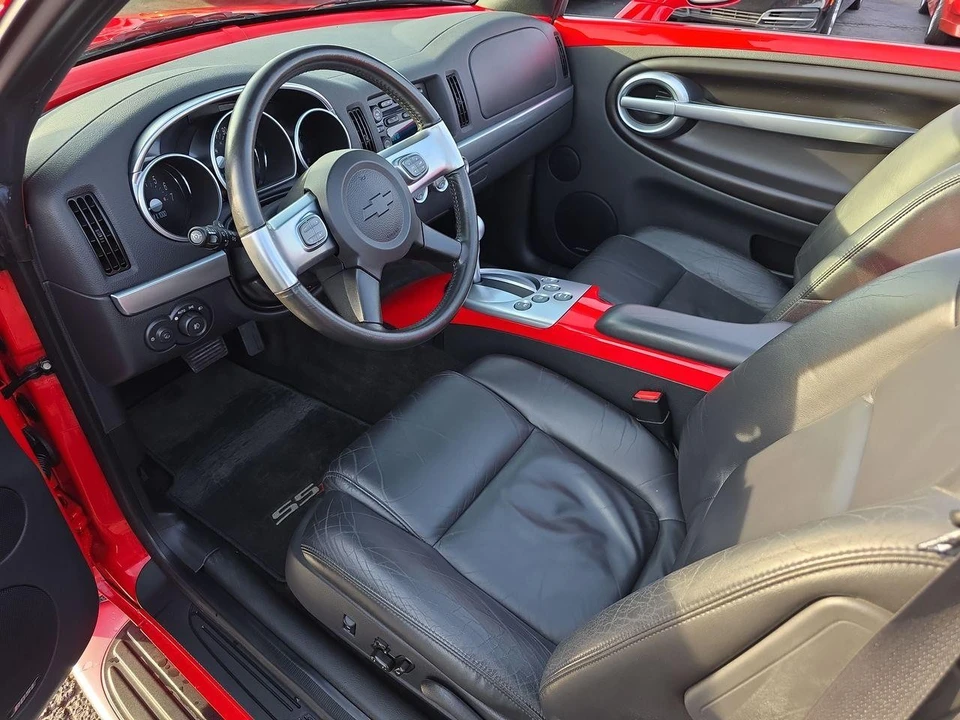 2005 Chevrolet SSR - Image 4 of 12