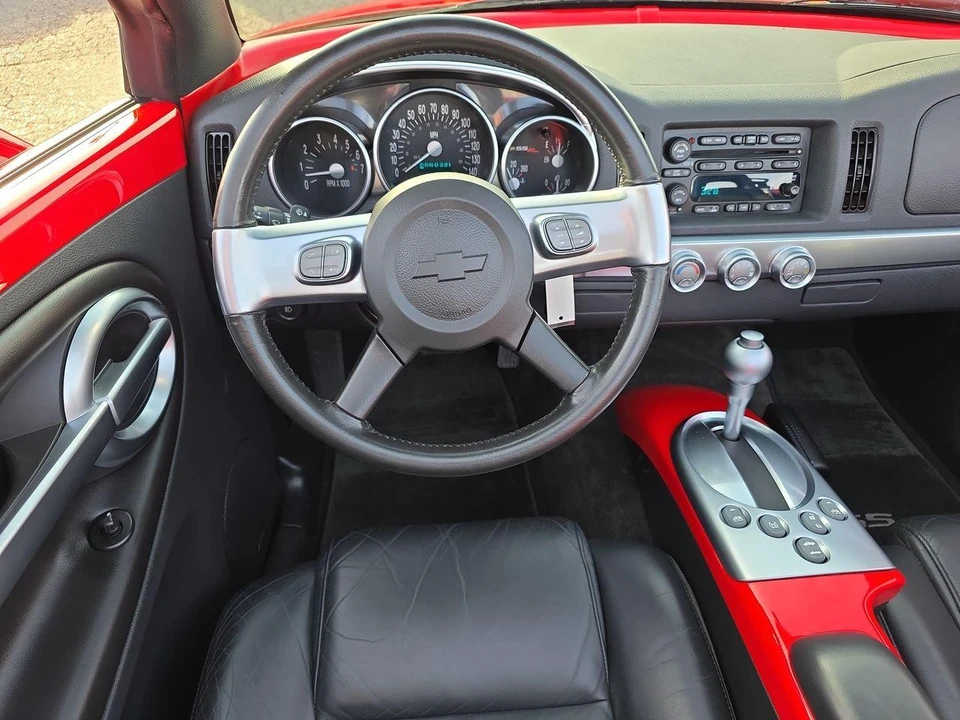 2005 Chevrolet SSR - Image 6 of 12