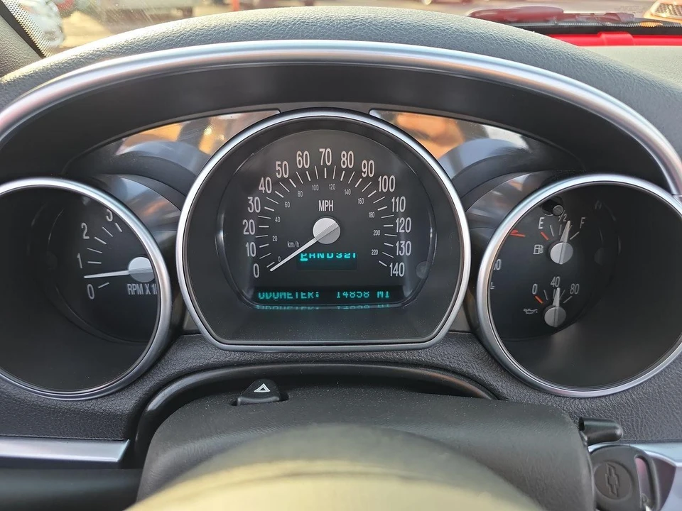 2005 Chevrolet SSR - Image 11 of 12
