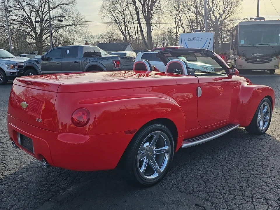 2005 Chevrolet SSR - Image 2 of 12