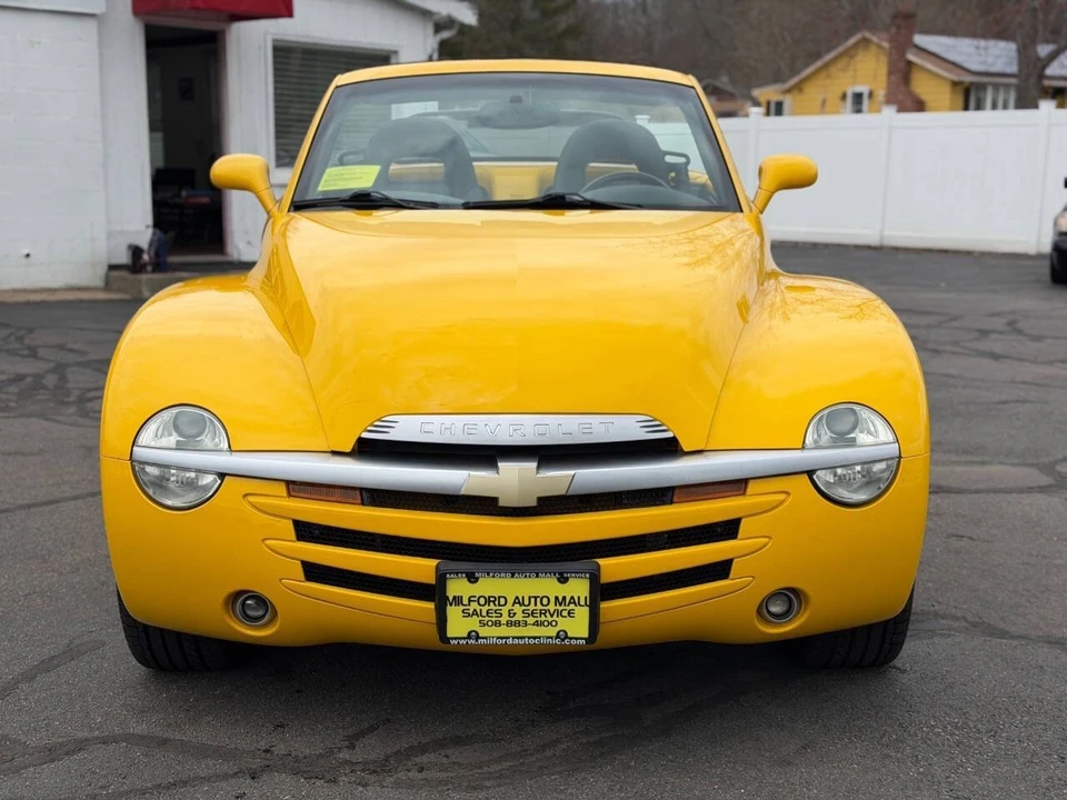 2005 Chevrolet SSR - Image 2 of 21