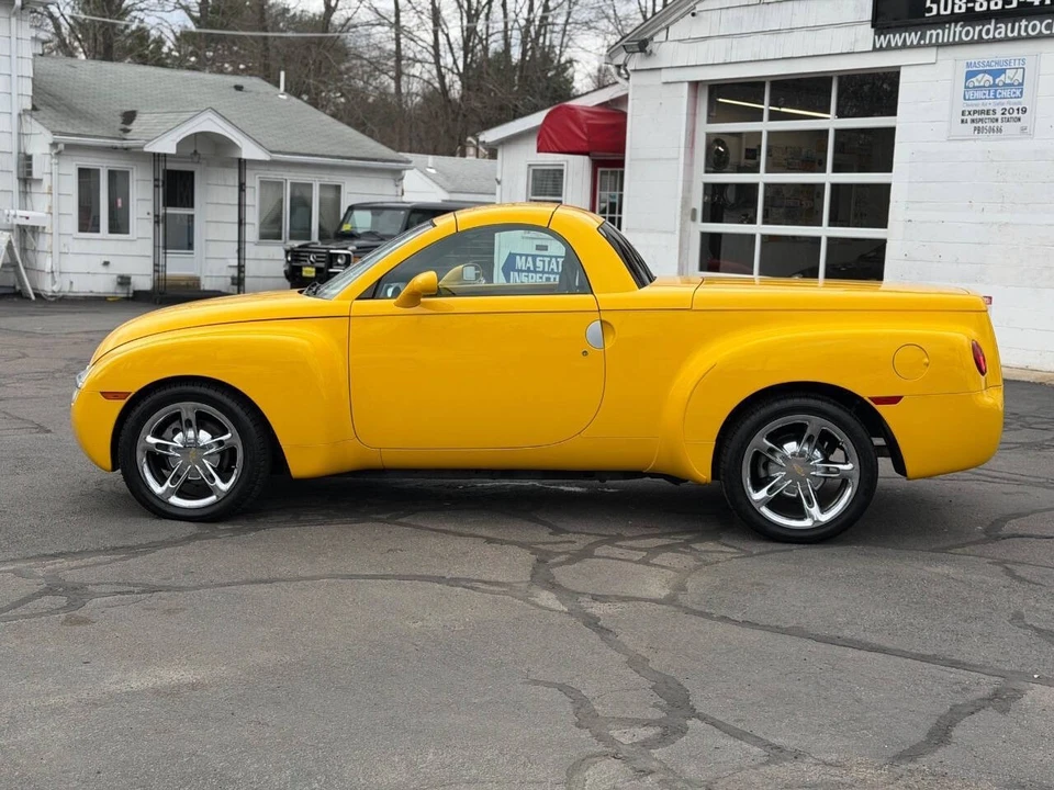 2005 Chevrolet SSR - Image 19 of 21