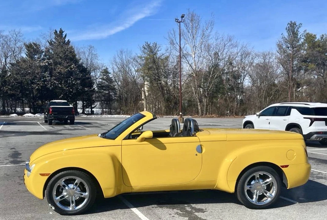 2005 Chevrolet SSR - Image 5 of 10