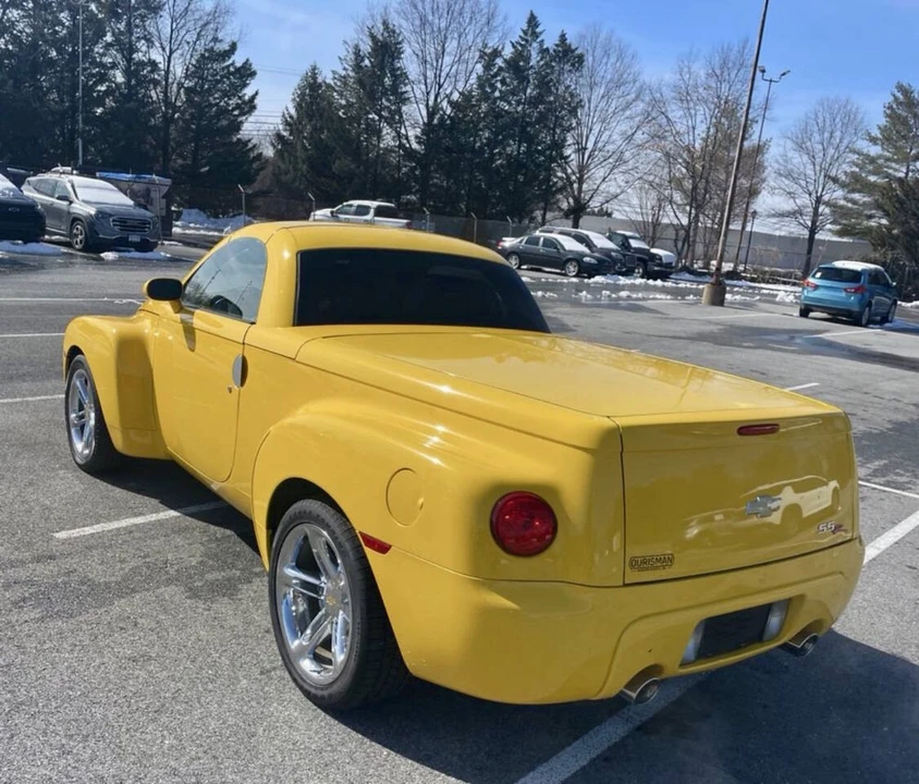 2005 Chevrolet SSR - Image 6 of 10
