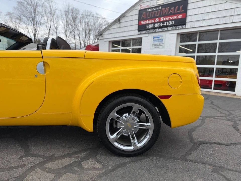 2005 Chevrolet SSR - Image 6 of 21
