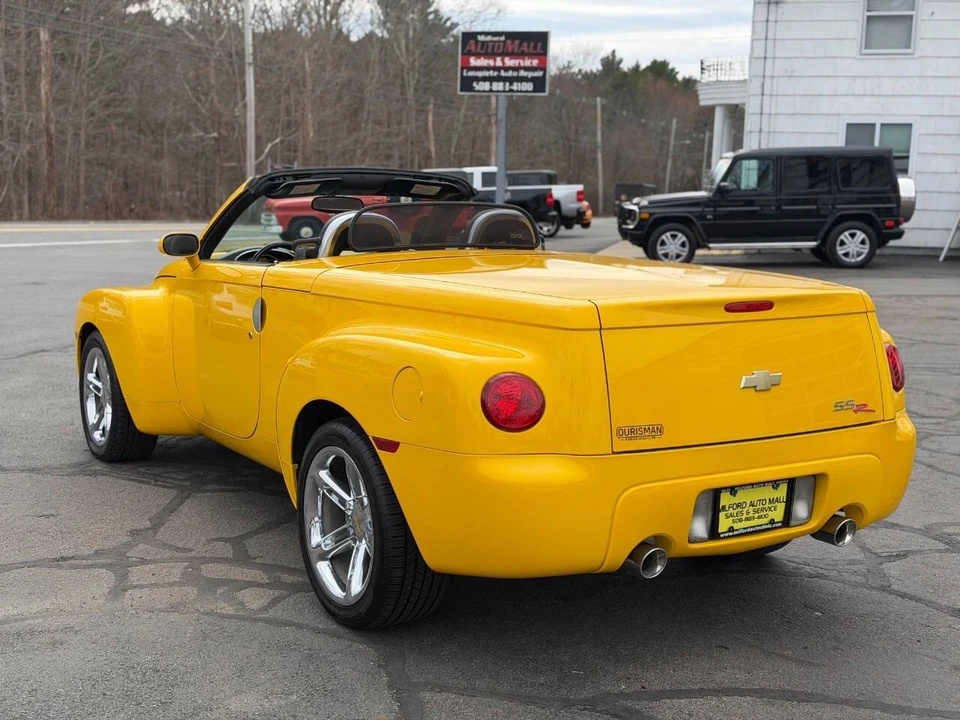 2005 Chevrolet SSR - Image 7 of 21