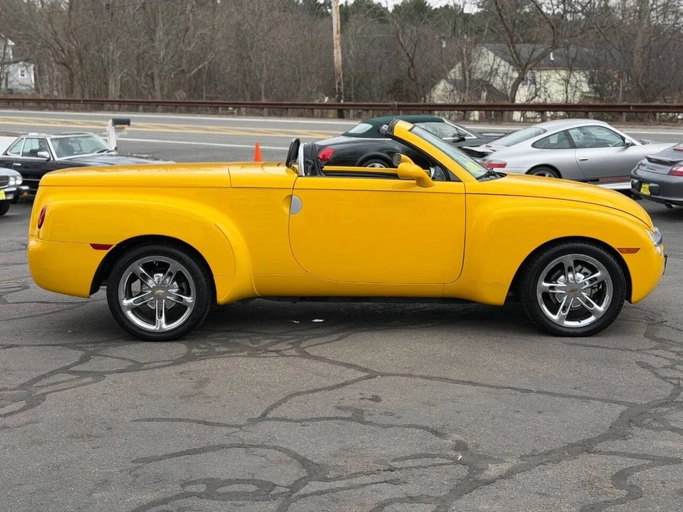 2005 Chevrolet SSR - Image 10 of 21