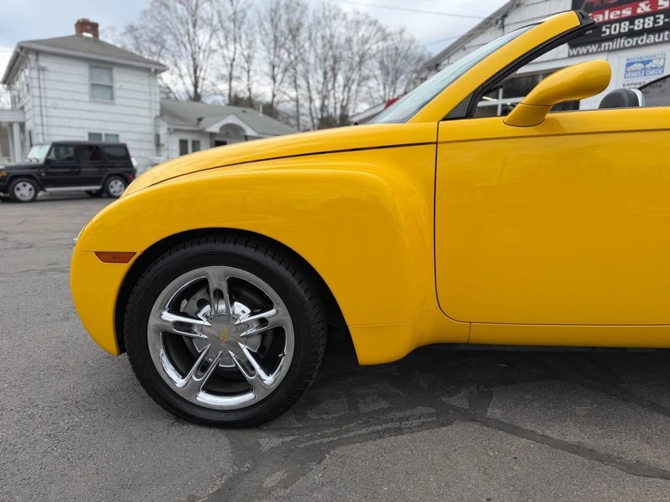 2005 Chevrolet SSR - Image 5 of 21
