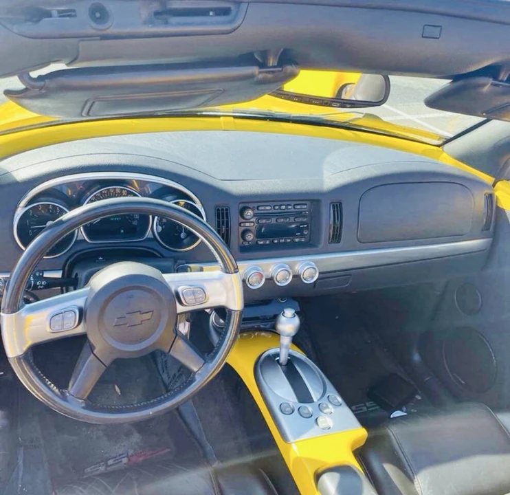 2005 Chevrolet SSR - Image 9 of 10