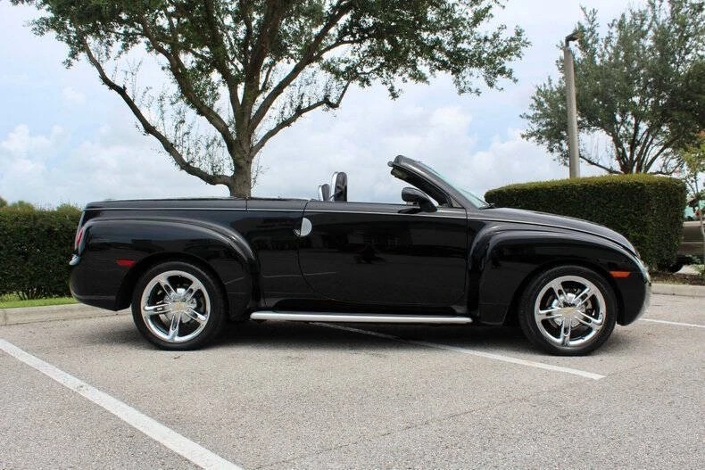 2005 Chevrolet SSR - Image 3 of 31