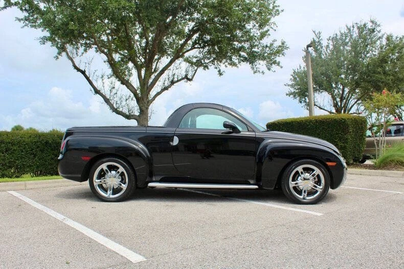 2005 Chevrolet SSR - Image 4 of 31