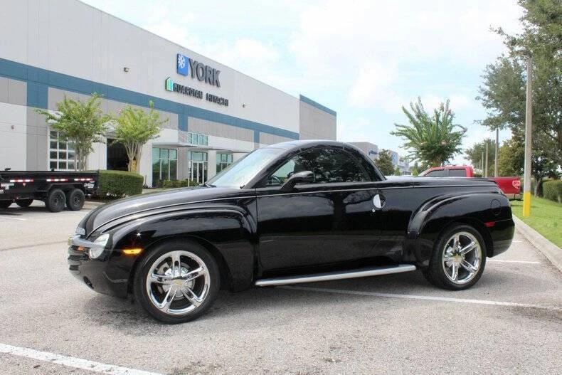 2005 Chevrolet SSR - Image 11 of 31