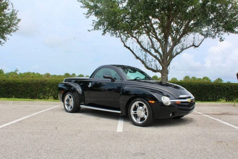 2005 Chevrolet SSR - Image 2 of 31