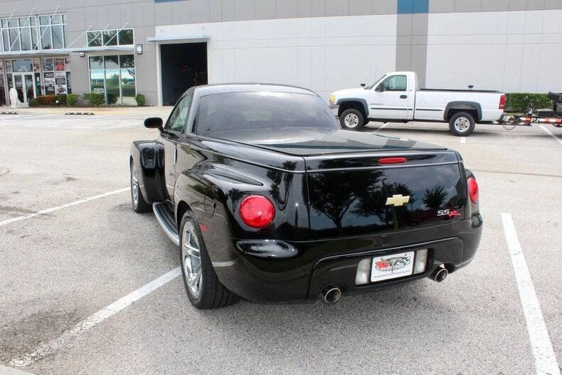 2005 Chevrolet SSR - Image 28 of 31