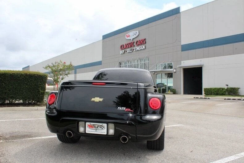 2005 Chevrolet SSR - Image 16 of 31