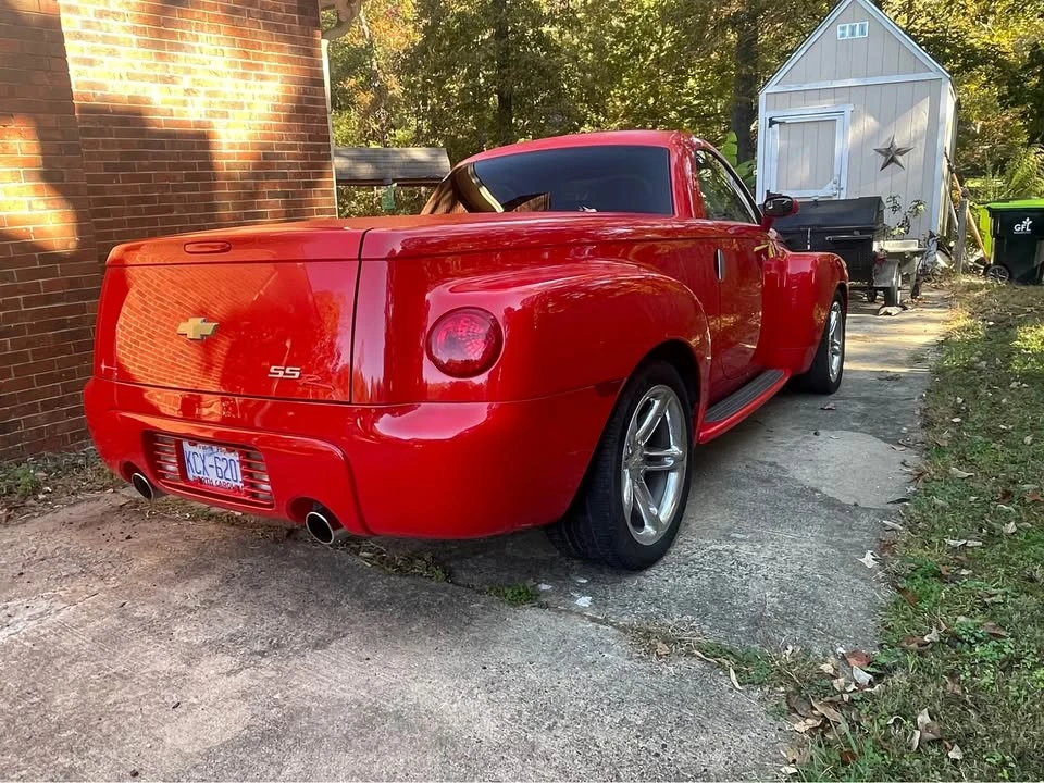 2005 Chevrolet SSR - Image 4 of 10
