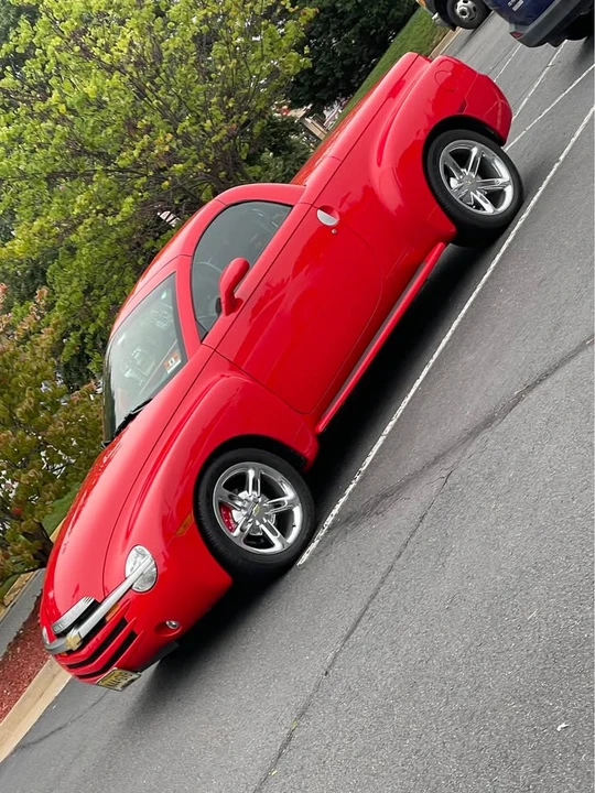 2005 Chevrolet SSR - Image 9 of 10