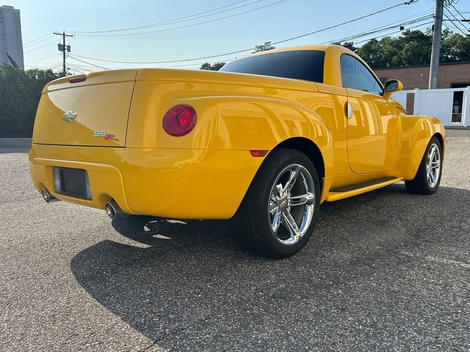 2005 Chevrolet SSR - Image 11 of 12