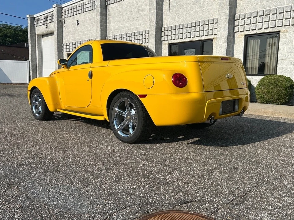 2005 Chevrolet SSR - Image 5 of 12